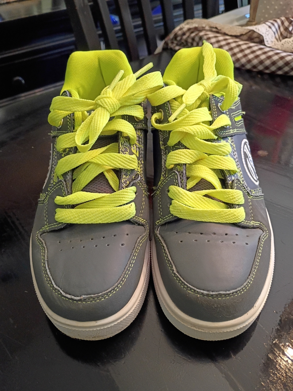 Kids Heelys Y4. Neon Yellow and Gray Lace-Up Trainers